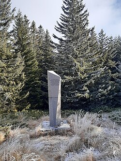 Паметник на лобното място на Башев до хижа „Алеко“