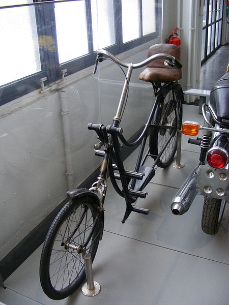 File:Jaray-Rad mit Schwingpedalen - Verkehrszentrum.JPG