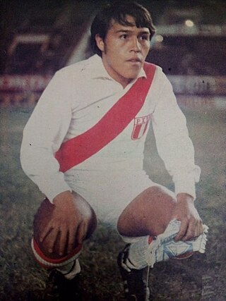 <span class="mw-page-title-main">Julio Aparicio</span> Peruvian footballer (born 1955)