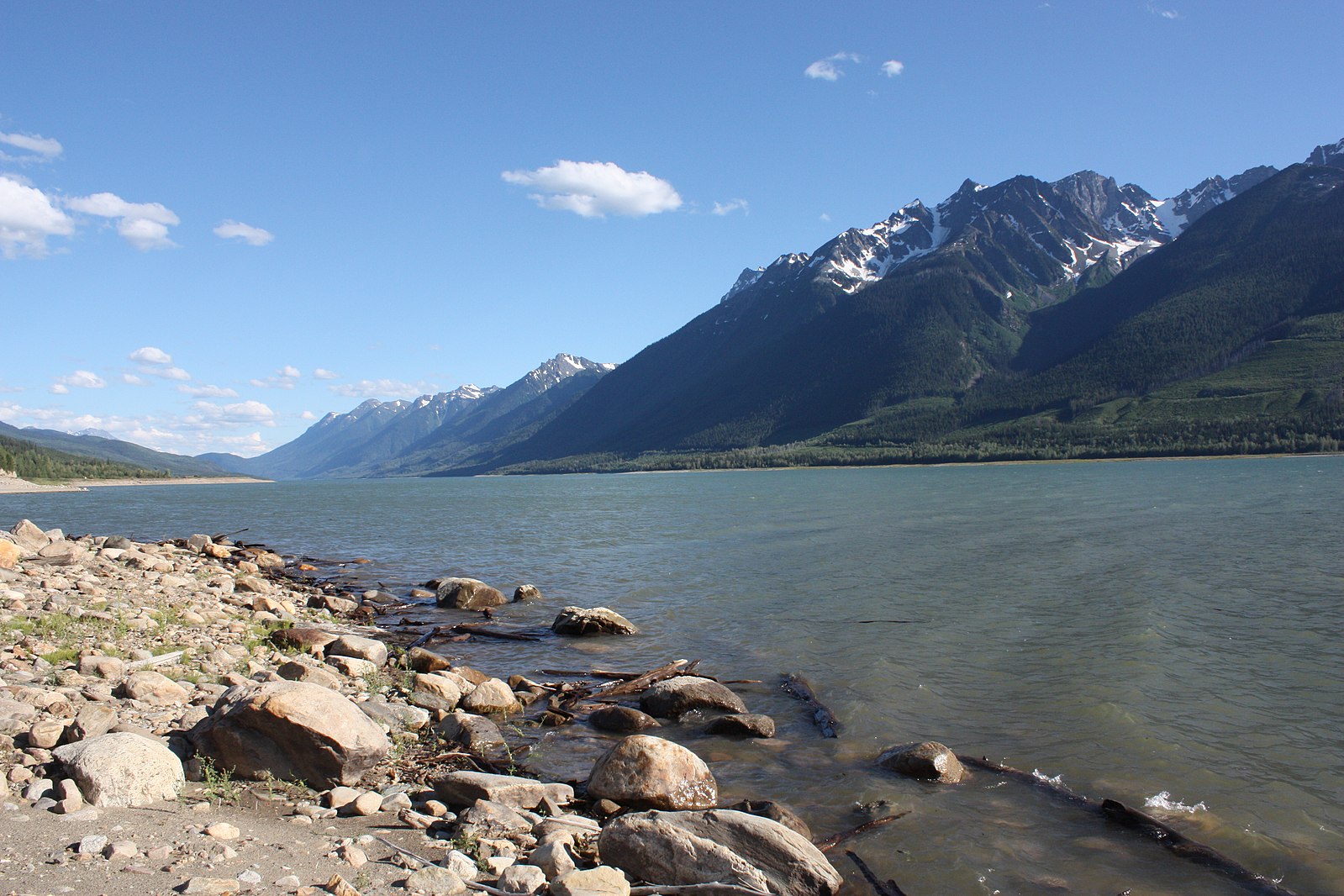 Lake s. Озеро Кинбаскет. Валемоунт.