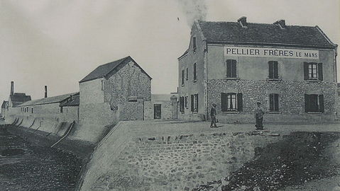 La première usine Pellier Frères (originaires du Mans) en 1875