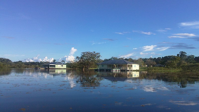 File:Lago do Ubim - Casas Flutuantes - panoramio.jpg