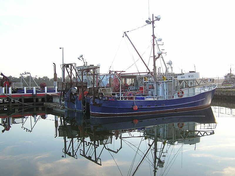 File:Lakes Entrance Victoria fishing boat 2.jpg