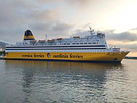 Le méga regina de Corse ferries au port de Bastia le 22 07 21