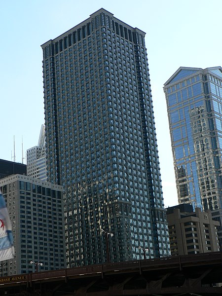 File:Leo Burnett Building.jpg