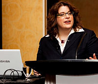 Lia Grimanis hält eine Rede im Sheraton Center (Foto: Tanja Tiziana 2009)