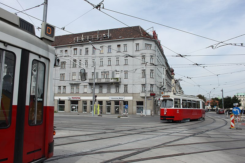 File:Linie 68 Suedbahnhofkreuzung.JPG