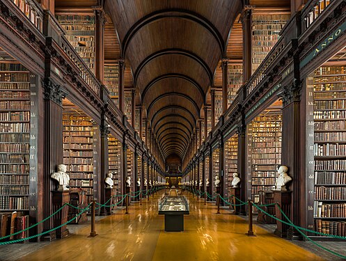 „ The Long Room of the Old Library at Trinity College Dublin“, DAVID ILIFF, CC BY-SA 4.0