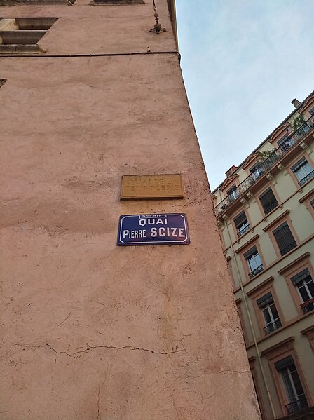 File:Lyon 5e - Quai Pierre Scize - Ancienne et nouvelle plaque (janv 2019).jpg