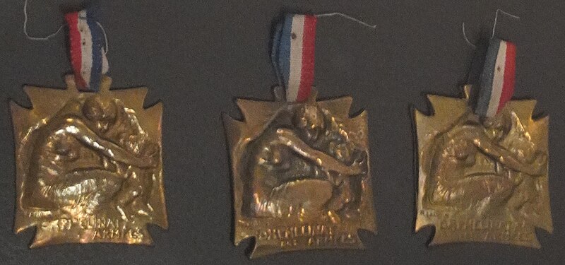 File:Médaille orphelinat armée lalique 04645.jpg