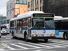 Un autobús Q65 en el centro de Flushing