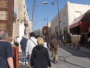 Madaba: Storia, Monumenti e luoghi di interesse, Società