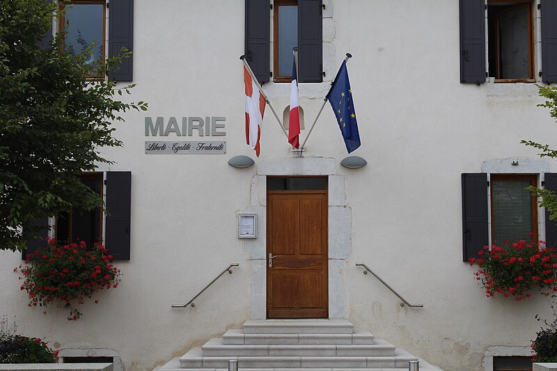 File:Mairie Vovray Bornes 2.jpg