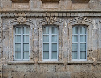 Détail de fenêtres du rez-de-chaussée.