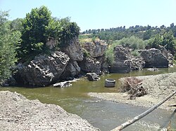 Ruinas de un puente romano sobre el Simav