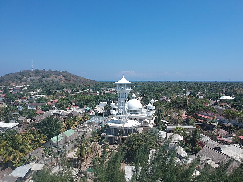 File:Masjid Agung Baiturrahman, Gili Trawangan, 2017-08-11 (9).jpg