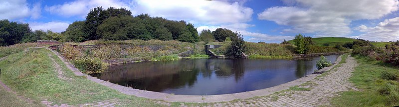 File:Mbb canal prestolee locks.jpg