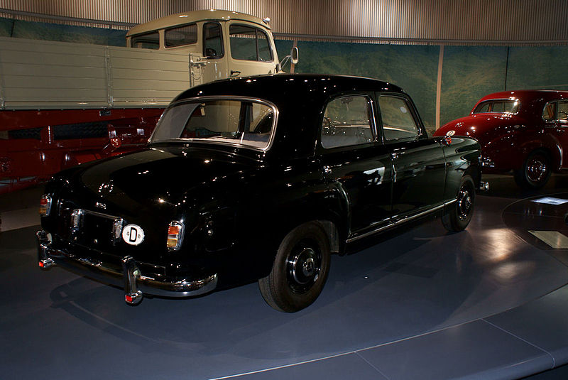 File:Mercedes-Benz 180 1955 Ponton RSideRear MBMuse 9June2013 (14797086737).jpg