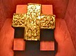 mikulčický křížek se solární symbolikou a orantem