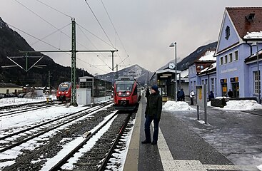 Mittenwald station, looking south (towards Austria). An ÖBB train to Innsbruck at platform 1 on the right, and a DB train to Munich at platform 3 on the left