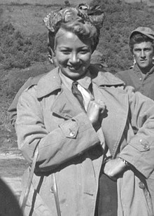 Monica Lewis en Corea, 1951.jpg