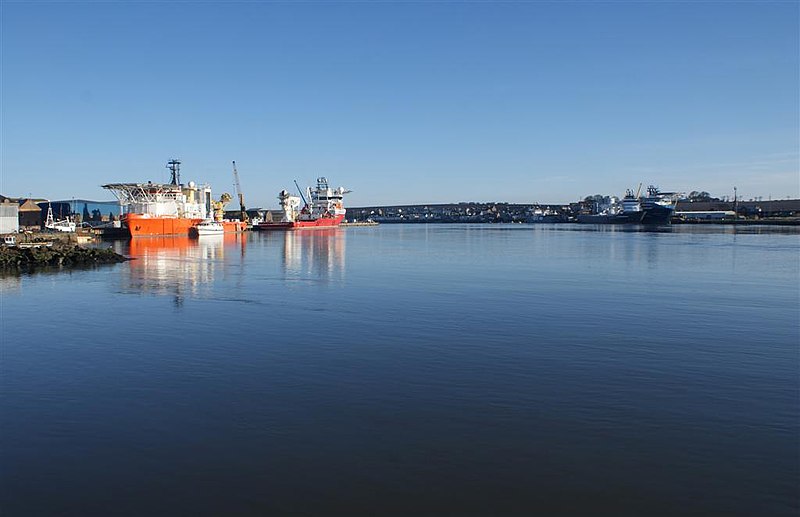 File:Montrose Harbour - geograph.org.uk - 1721402.jpg