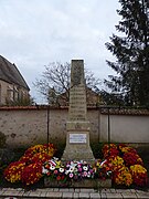 Le monument aux morts commun avec Amilly.