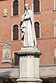  Statua di Dante a Verona