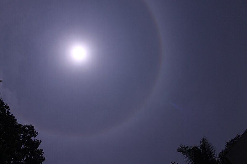 File:Moon Ring Seen from angamaly, kerala -4.JPG