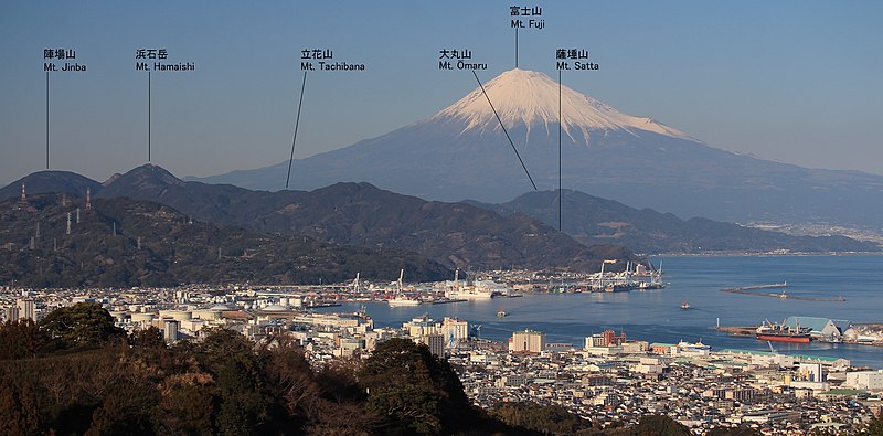 File:Mount Hamaishi and Mount Fuji (with note).jpg