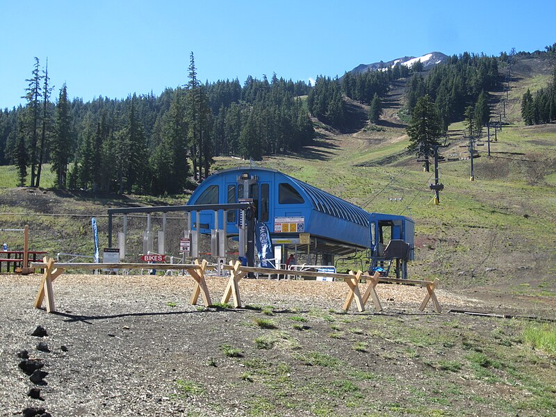 File:Mt. Bachelor Ski Resort, Oregon (2014) - 01.JPG