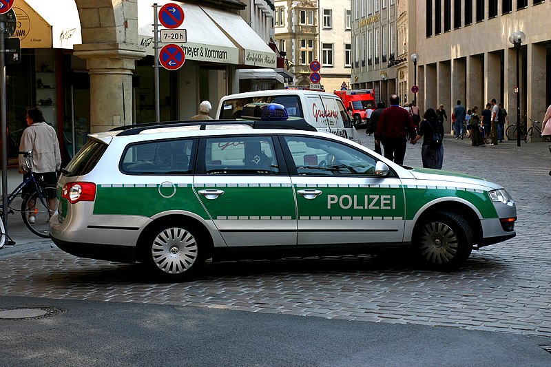 File:Muenster Polizeiwagen 5982.jpg