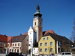 Náměstí města Nittenau s farním kostelem Narození Panny Marie a tzv. Čapí věží