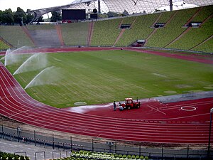 Olympiastadion München: Lage und Anbindung, Geschichte, Architektur und Ausstattung