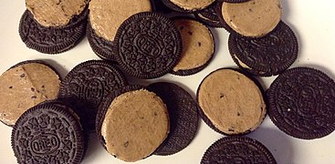 Oreo Cookies, Cookie Dough, Chocolate Chip (14000753929).jpg