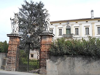 <span class="mw-page-title-main">Villa Estense</span> Comune in Veneto, Italy