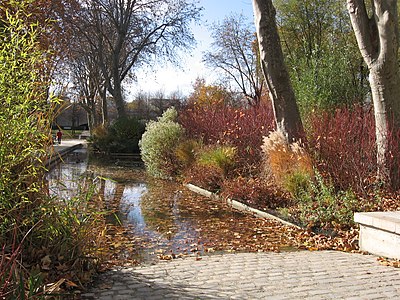 "Parc_Bercy.JPG" by User:Damien T