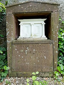 Paul Juon (1872-1940) compositor.  Tumba familiar en el cementerio de Langenbruck, Basel-Land, Suiza.  Su amigo el compositor suizo Otto Hegner (1876-1907) también está enterrado en el cementerio.