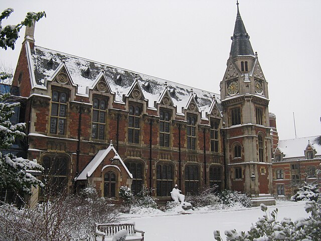 640px-Pembroke_College,_Cambridge_snow.JPG (640×480)