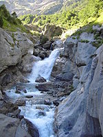 Pineta - Cascada en el nacimiento del cinca.jpg