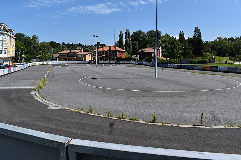 File:Pista de patinaxe en Sada.jpg