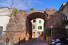 Porta Pisana o di Sant'Andrea (XV secolo) come appare oggi.