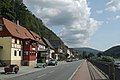 Straßenverlauf in Postelwitz, Blick in Fahrtrichtung Schmilka (Aufnahme 2019)
