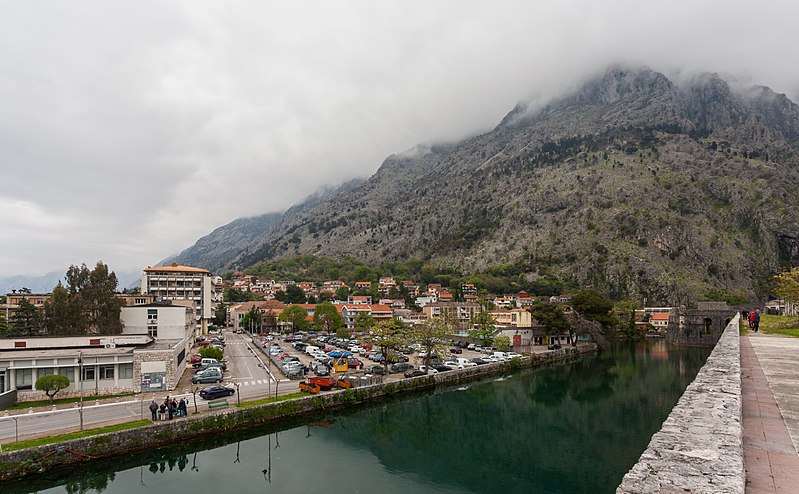 File:Río Skurda, Kotor, Bahía de Kotor, Montenegro, 2014-04-19, DD 32.JPG