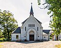 Sachgesamtheit Friedhof Leutzsch, mit folgenden Einzeldenkmalen: Friedhofskapelle, Eingangsgebäude und Einfriedung mit Friedhofstor, Gedenkstein an den Bau der Wasserleitung, Kriegerdenkmal für die Gefallenen beider Weltkriege, Brunnen und Grabmale (Obj. 09296913, gleiche Anschrift) sowie die gärtnerische Friedhofsgestaltung