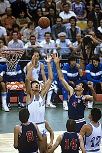 English: Basketball. Yugoslavia vs. Italy Русский: Встреча по баскетболу между мужскими командами Югославии и Италии