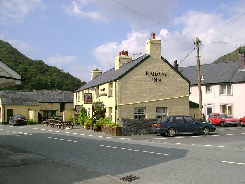 File:Railway Inn (5970818658).jpg