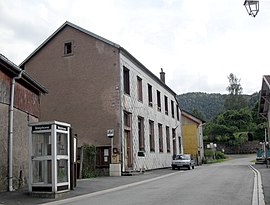 Radnice a škola v Raon-lès-Leau