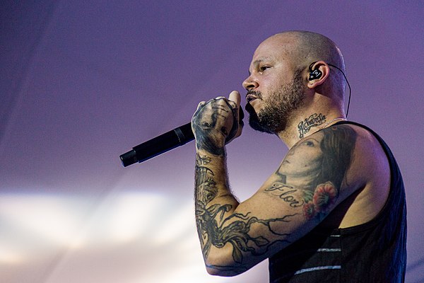 Residente performing at the MUPA Festival in Panama in 2019