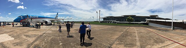 Panoramic view of the airport as seen from the runway. The airplane is an Embraer 190 from Austral Líneas Aéreas destined to the city of Buenos Aires.